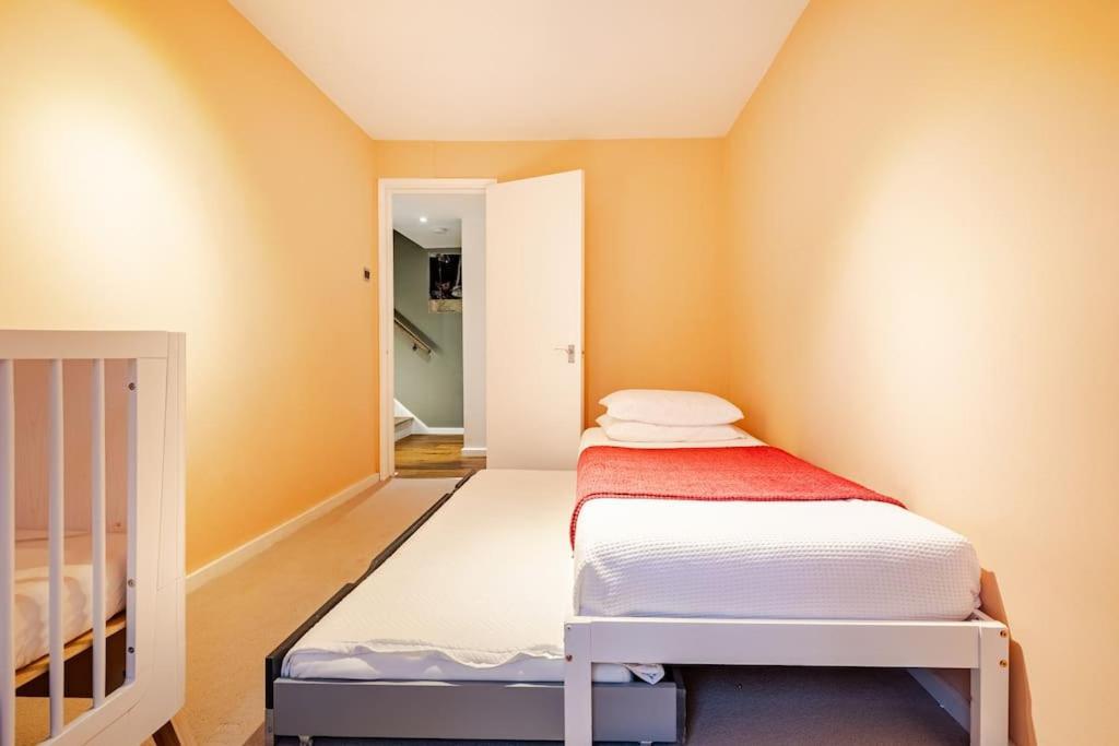 3 Bedroom Maisonette In Belsize Park, Hampstead With Private Entrance * London