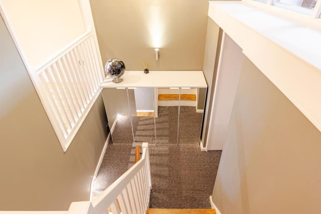 Apartment 3 Bedroom Maisonette In Belsize Park, Hampstead With Private Entrance *