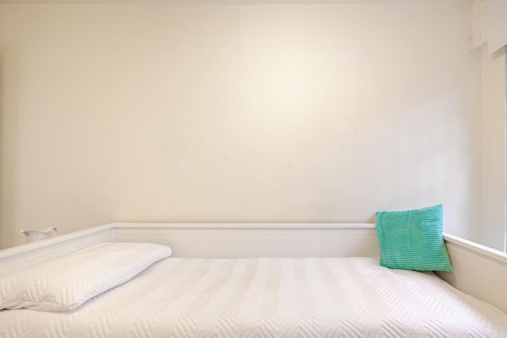 Apartment 3 Bedroom Maisonette In Belsize Park, Hampstead With Private Entrance *