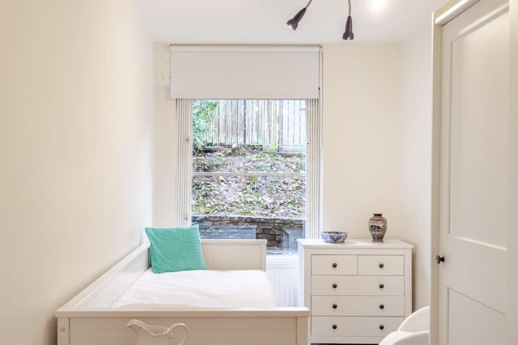 3 Bedroom Maisonette In Belsize Park, Hampstead With Private Entrance *