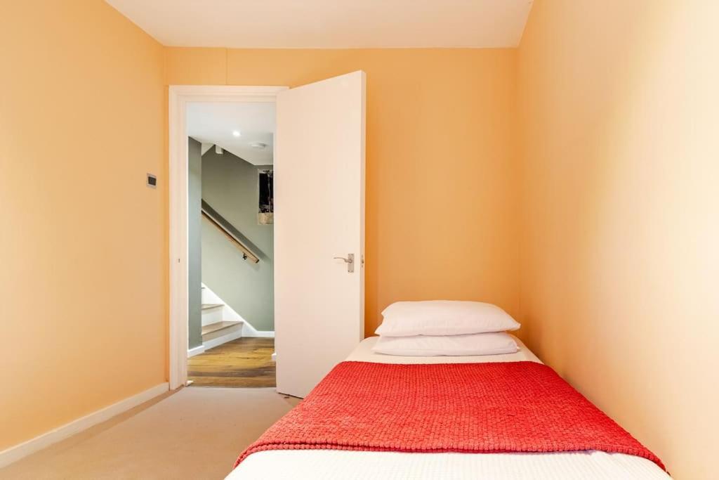 Apartment 3 Bedroom Maisonette In Belsize Park, Hampstead With Private Entrance