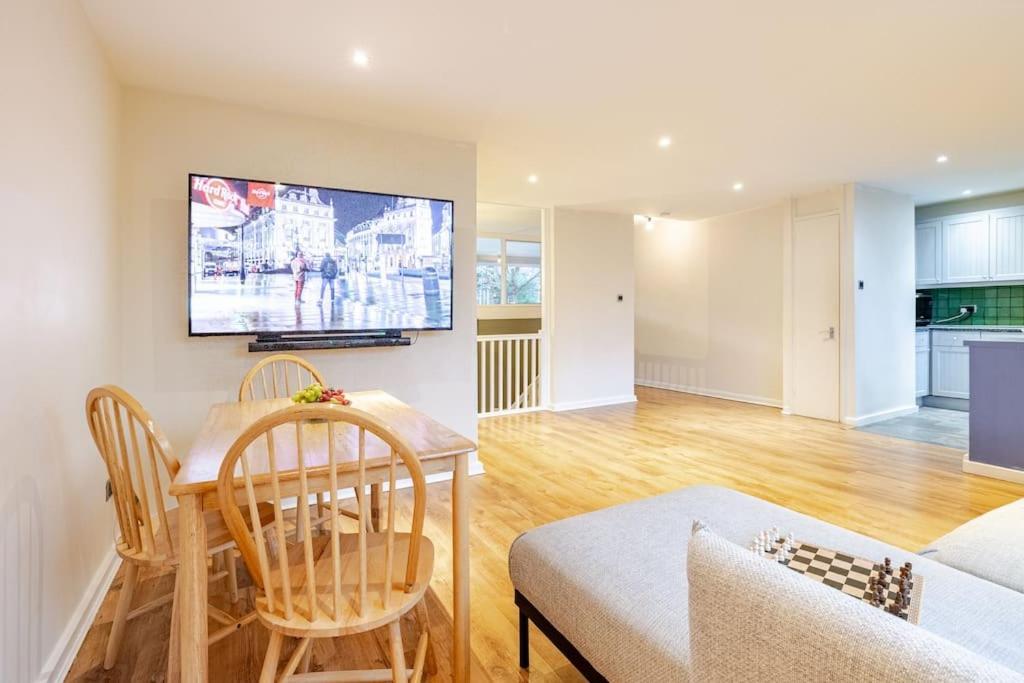 Apartment 3 Bedroom Maisonette In Belsize Park, Hampstead With Private Entrance *