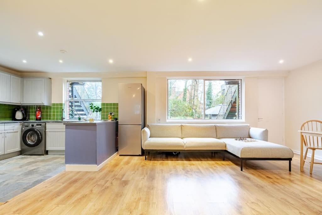 Apartment 3 Bedroom Maisonette In Belsize Park, Hampstead With Private Entrance London