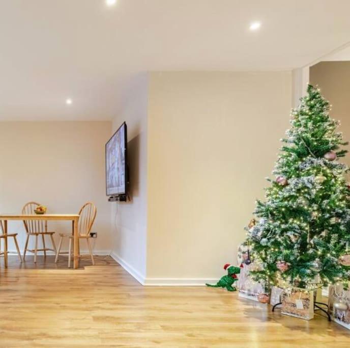 Apartment 3 Bedroom Maisonette In Belsize Park, Hampstead With Private Entrance *