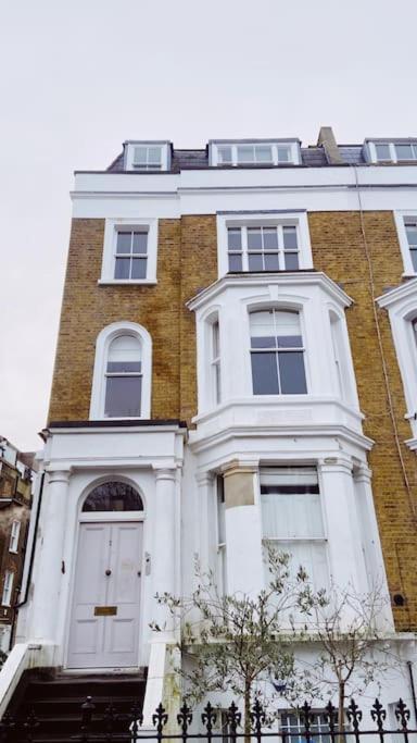 Artist In Notting Hill Apartment *