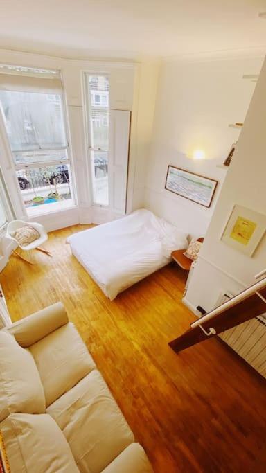 Artist In Notting Hill Apartment *