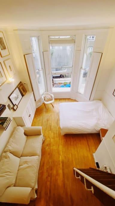 Artist In Notting Hill London