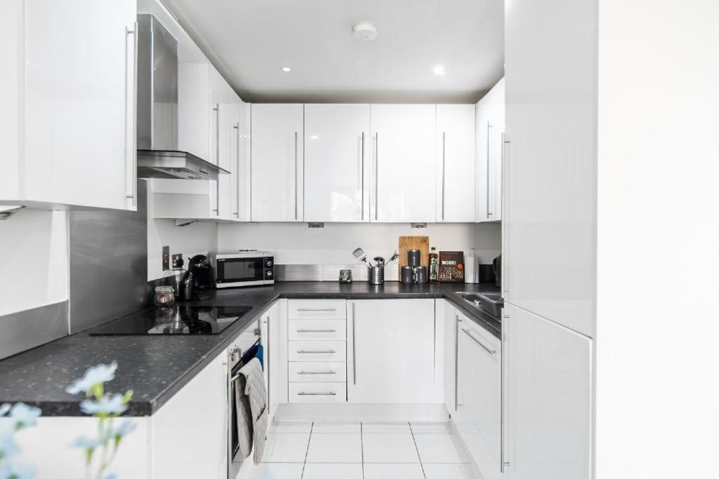 Modern One-bed Apartment, Hallsville Rd Apartment London