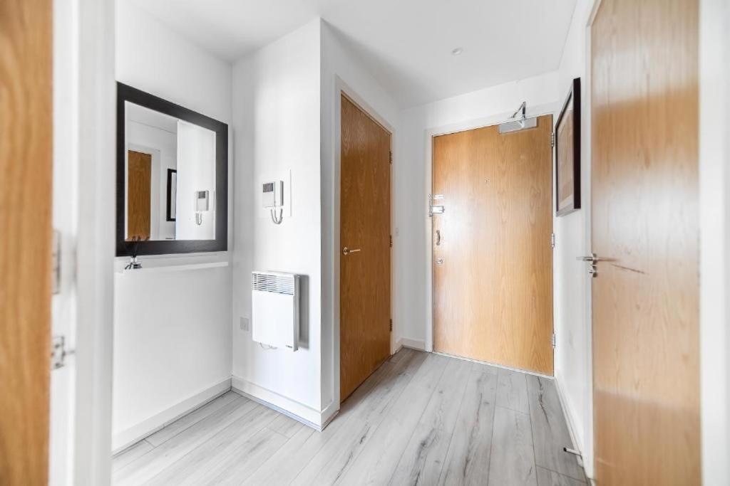 Modern One-bed Apartment, Hallsville Rd Apartment London