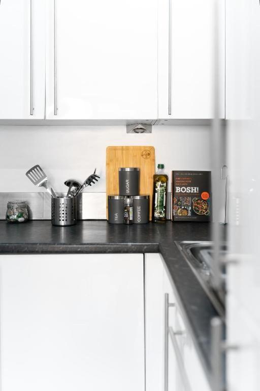 Modern One-bed Apartment, Hallsville Rd Apartment