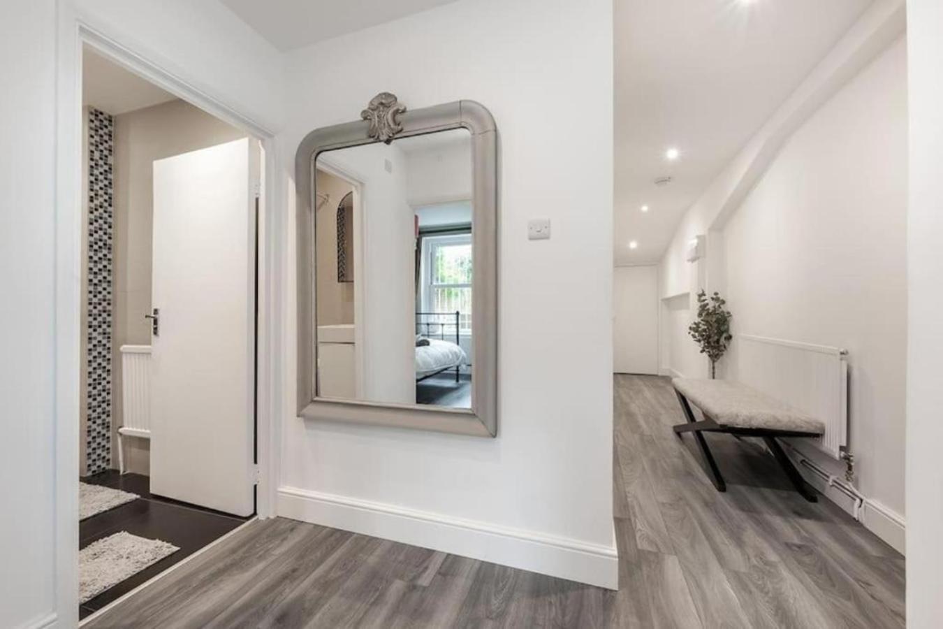 Kensington - Two Bedroom With Garden London