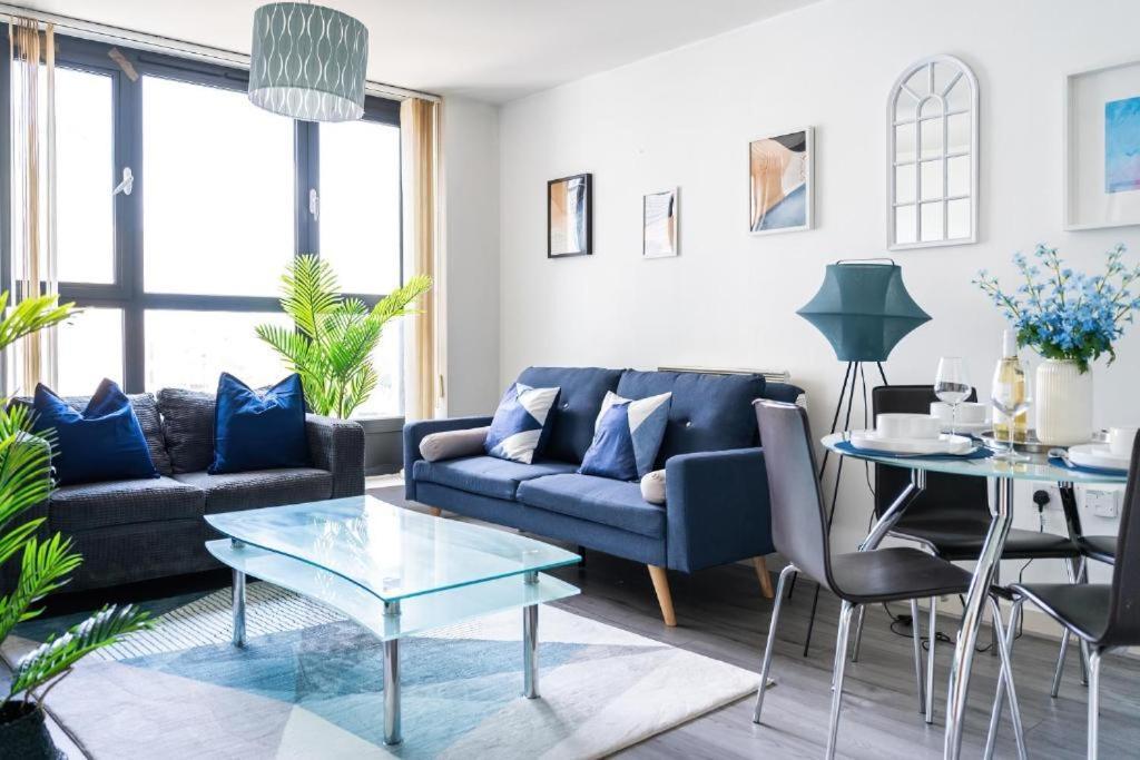 Modern One-bed Apartment, Hallsville Rd *