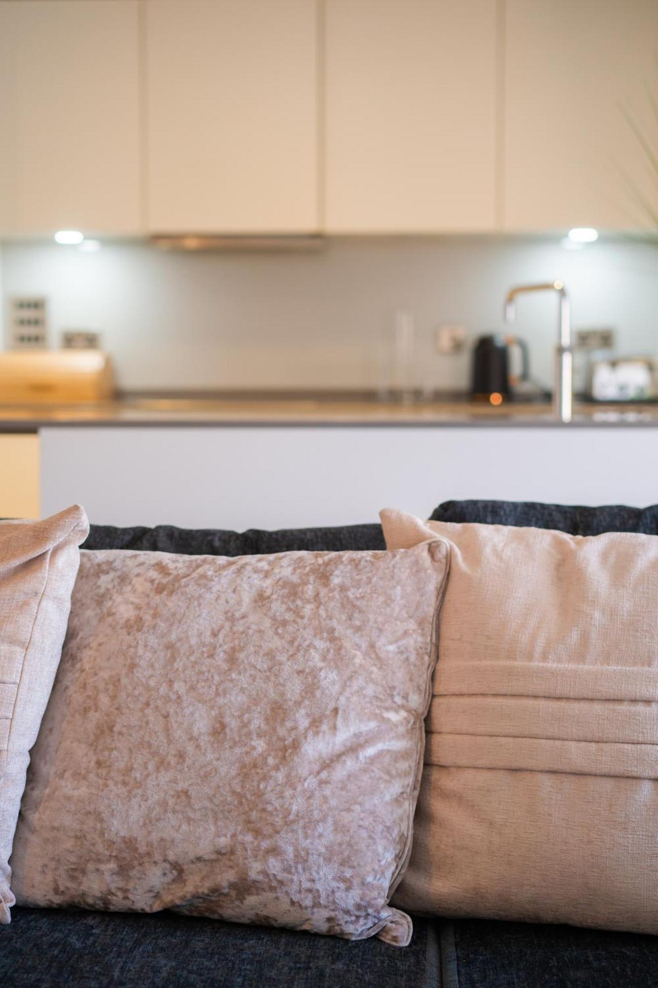 High Steet Kensington Penthouse Apartment *