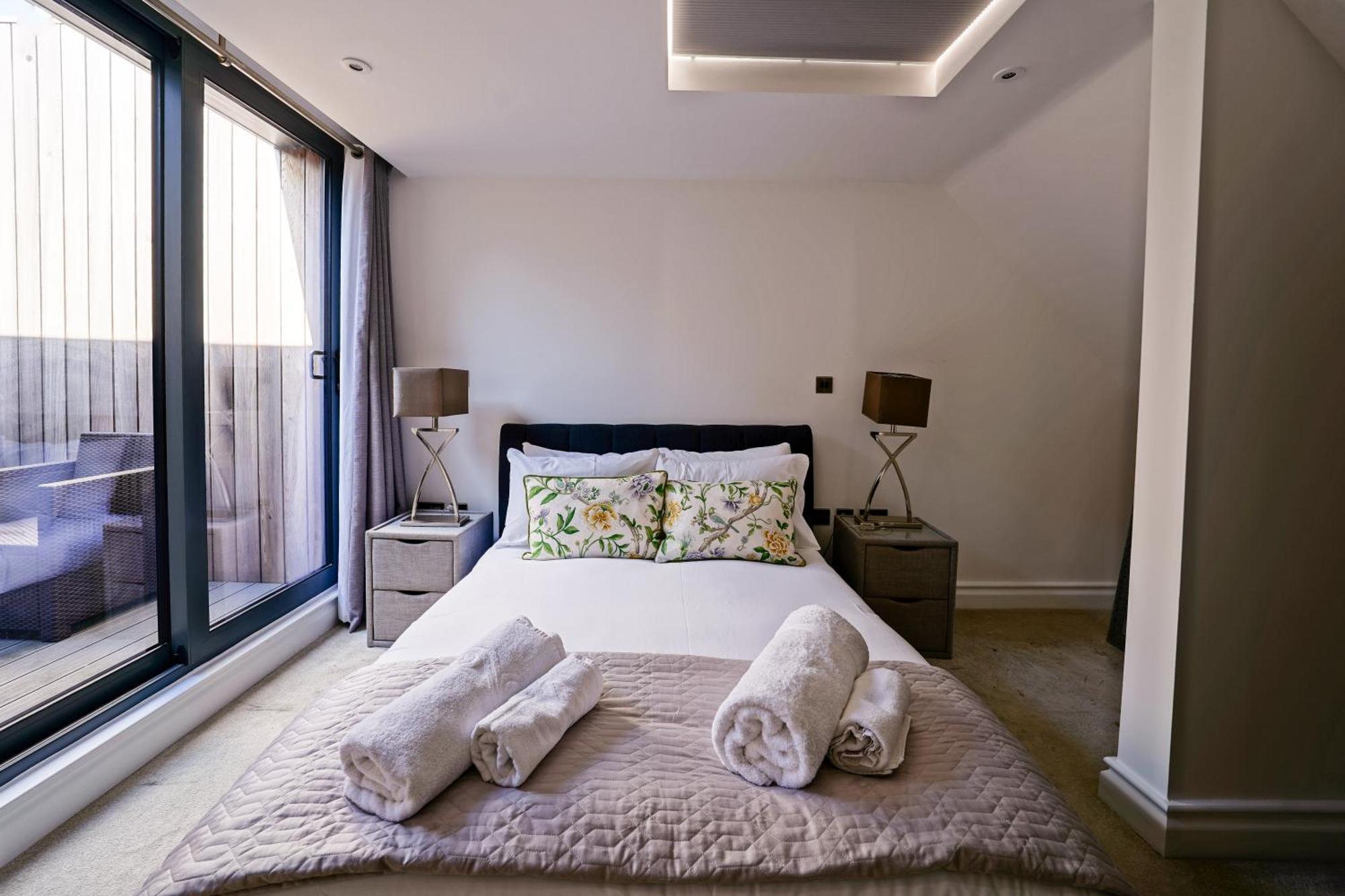 High Steet Kensington Penthouse Apartment *