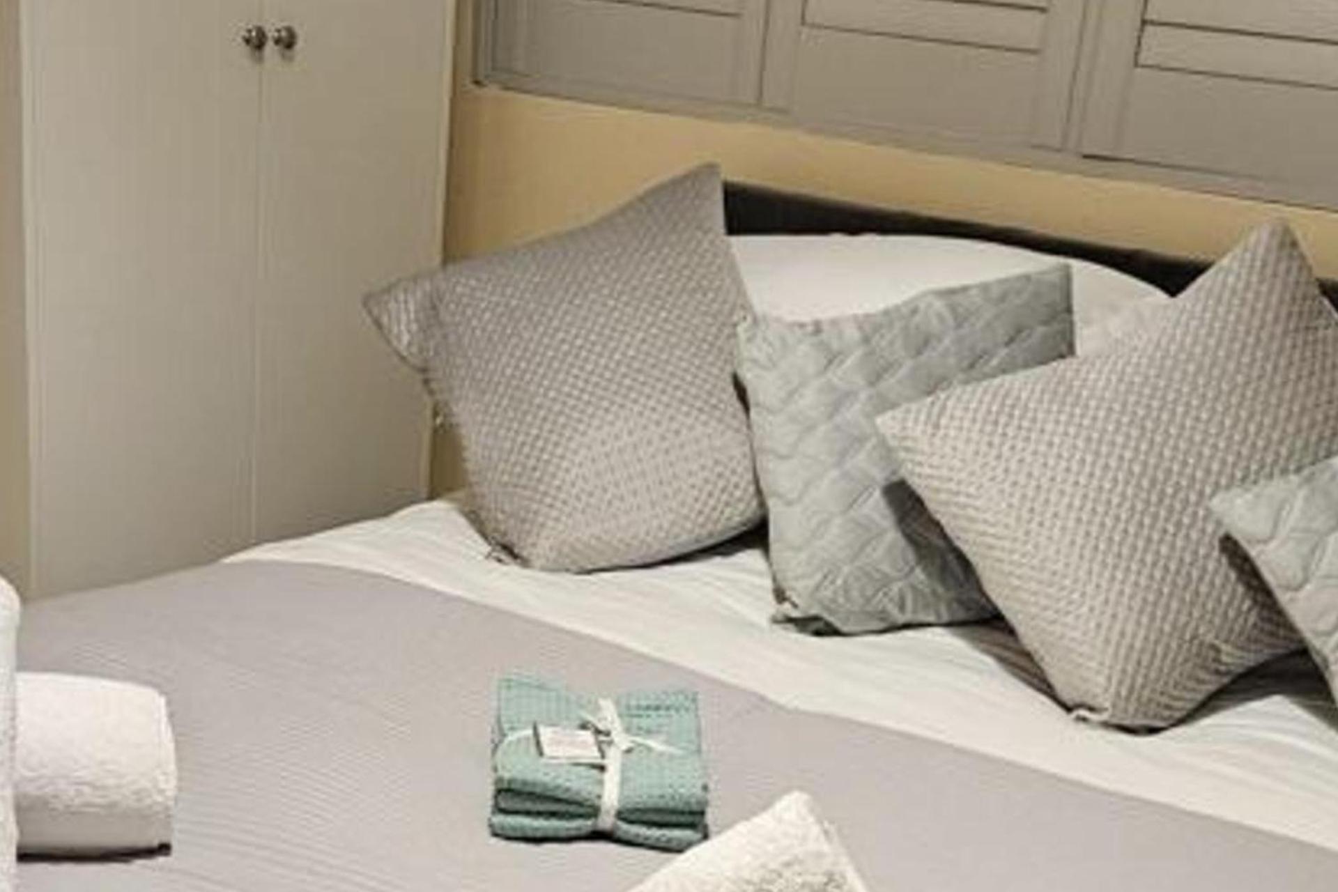 Apartment Cockfosters - - Sleeps 3 - Near Underground London