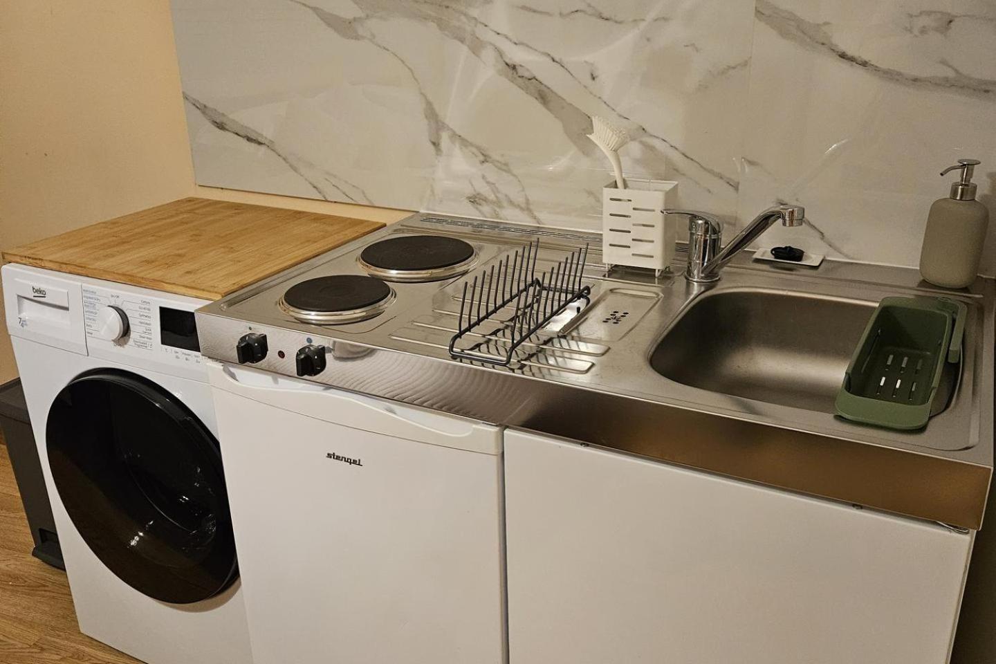 Cockfosters - - Sleeps 3 - Near Underground *