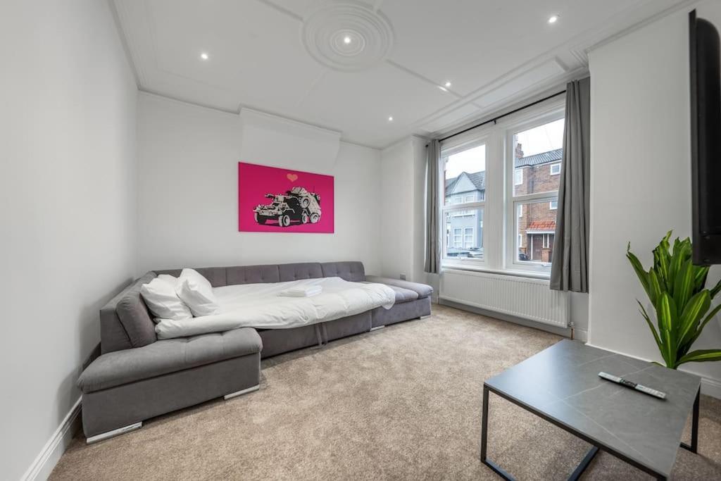 Brand New Cricklewood Zone 2 Modern