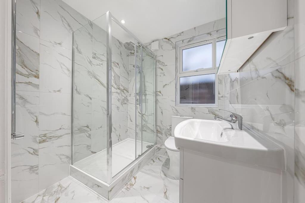 Brand New Cricklewood Zone 2 Modern London