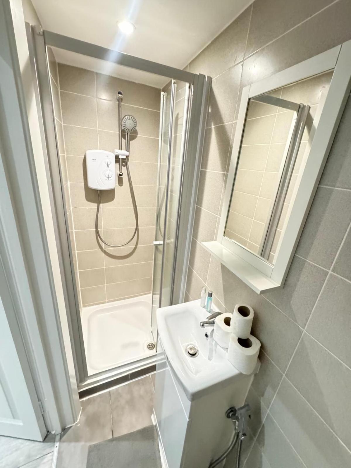 Beautiful Near Central Apartment London