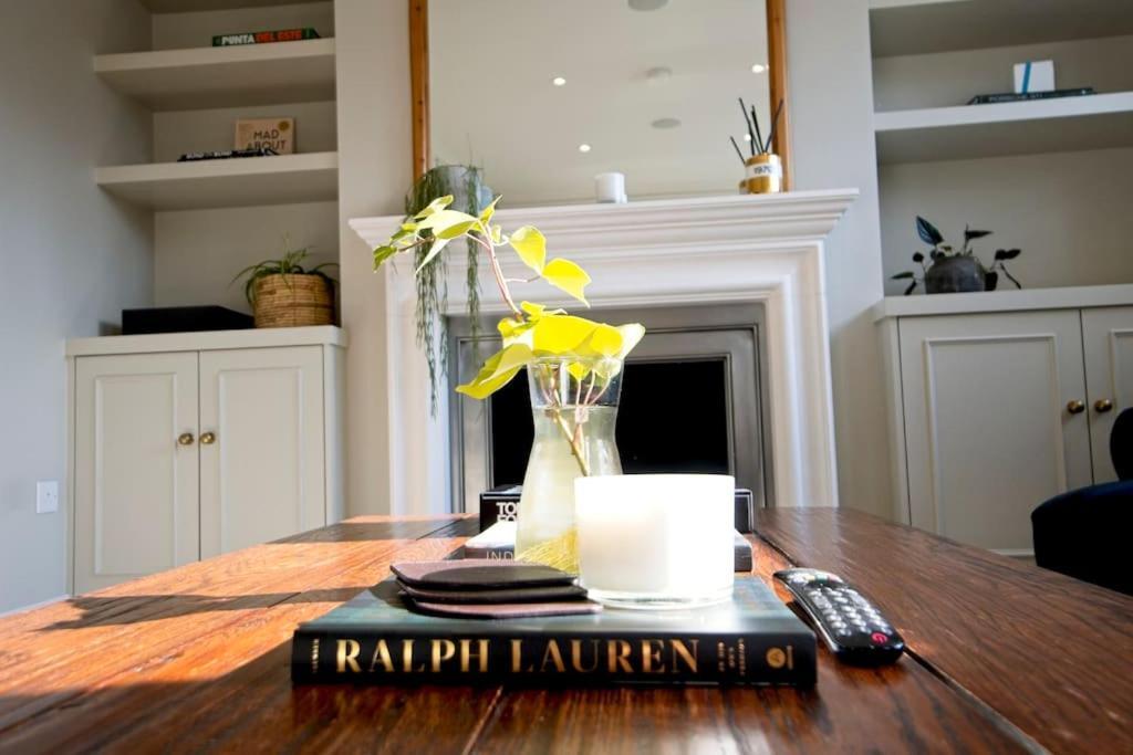 Luxurious 2-bedroom With Rooftop Terrace, Gourmet Kitchen & Fireplace * Londen