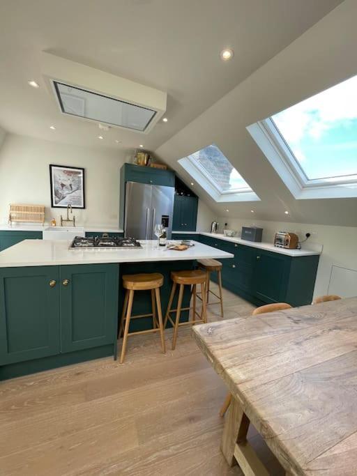 Appartement Luxurious 2-bedroom With Rooftop Terrace, Gourmet Kitchen & Fireplace *