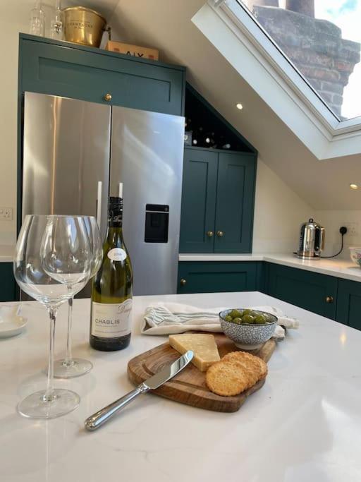 Luxurious 2-bedroom With Rooftop Terrace, Gourmet Kitchen & Fireplace Appartement