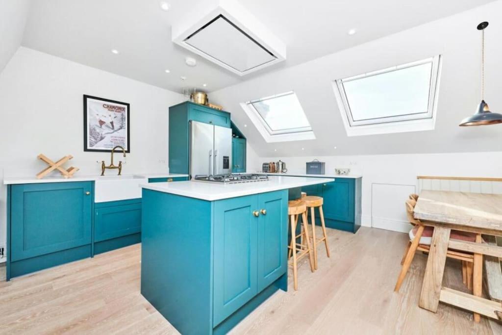 Luxurious 2-bedroom With Rooftop Terrace, Gourmet Kitchen & Fireplace Appartement