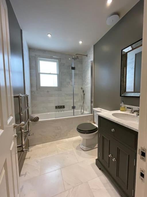 Luxurious 2-bedroom With Rooftop Terrace, Gourmet Kitchen & Fireplace Appartement