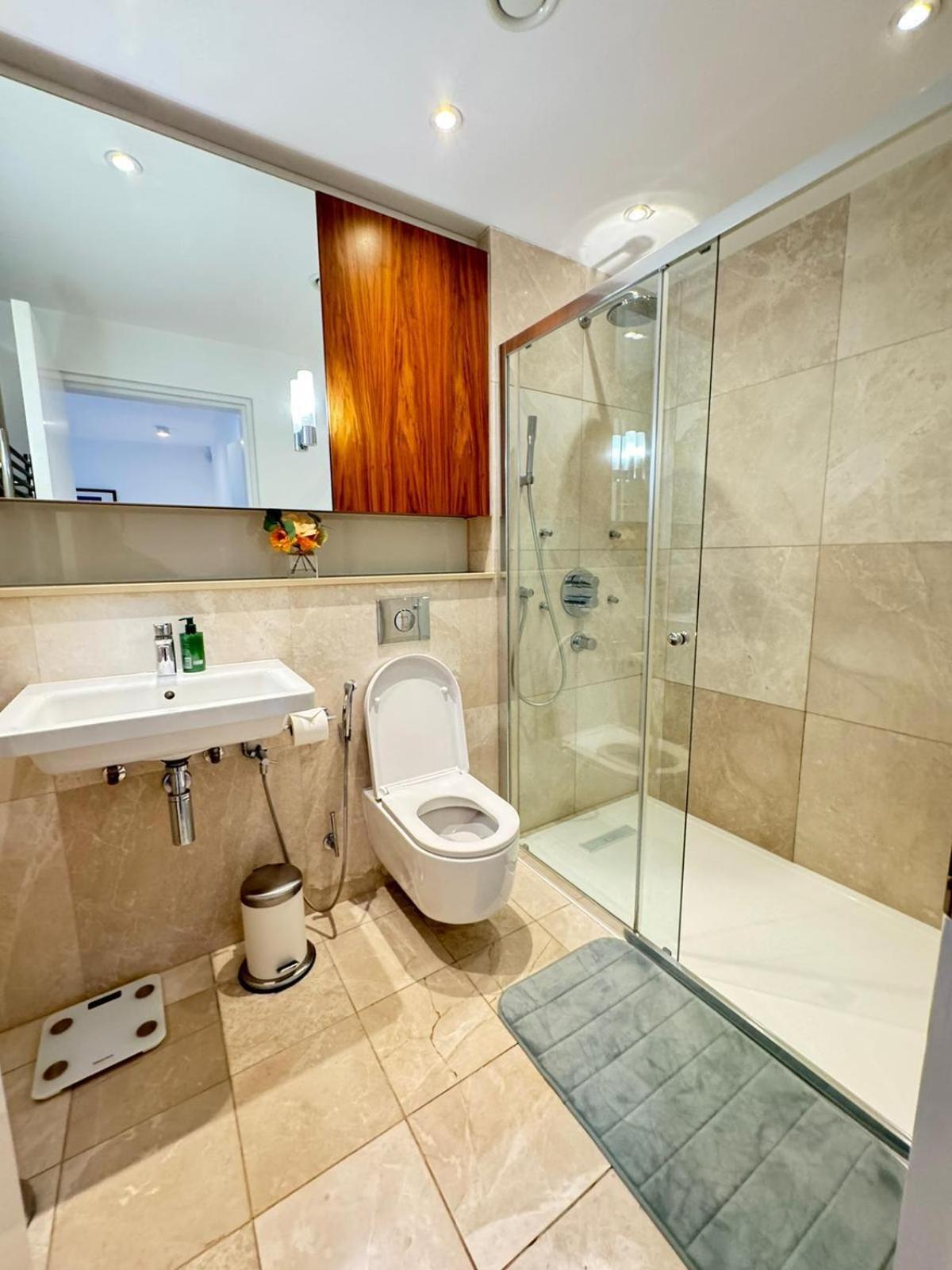 Clarges- Hsk Luxury