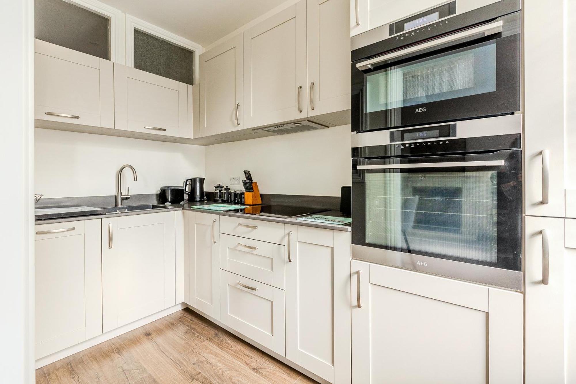 Peaceful 2br Multilvl In Streatham Apartamento