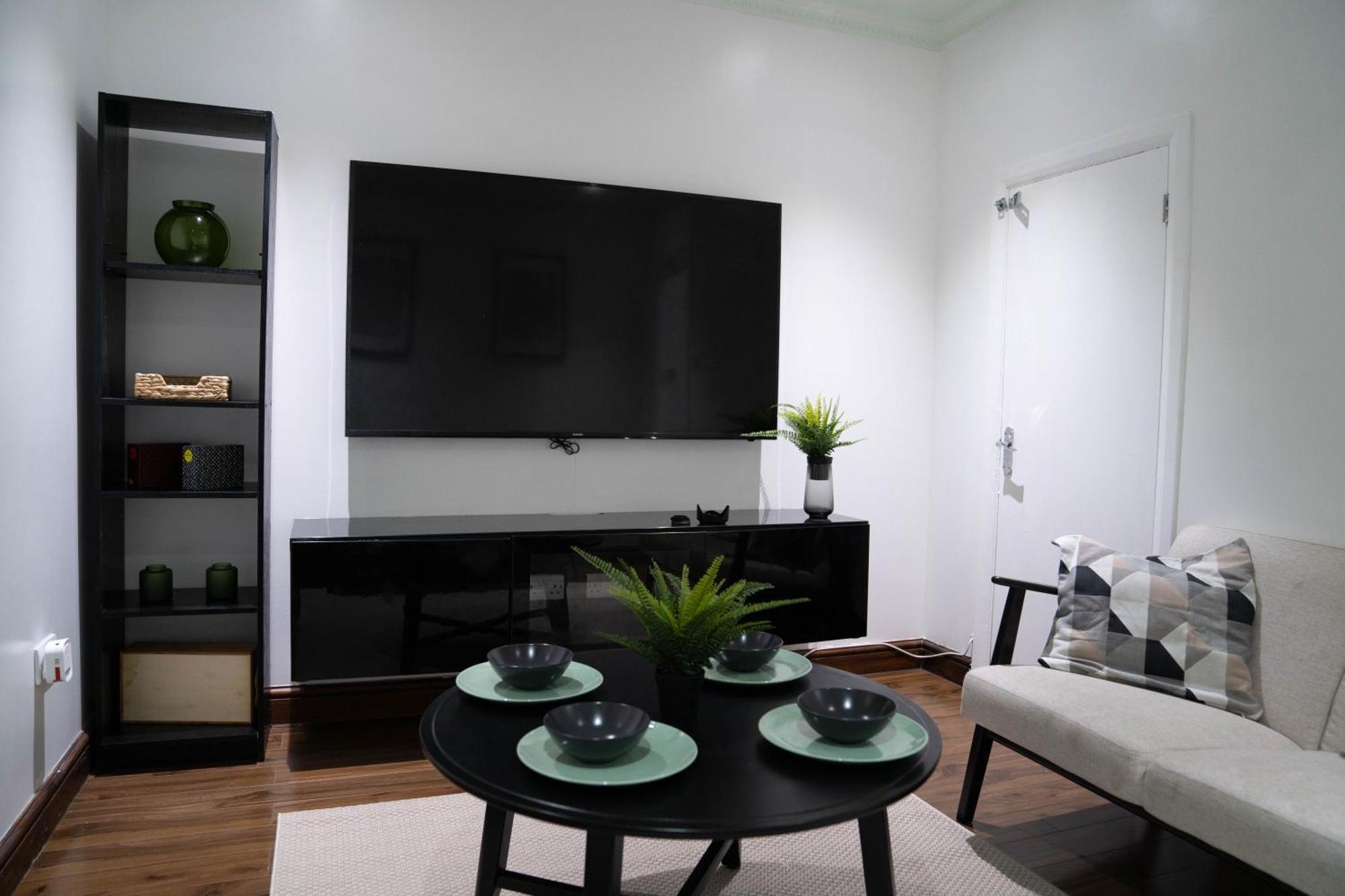 Modern, Cozy 3-bed House In Perfect For Families, Contractors And Groups! Leilighet *