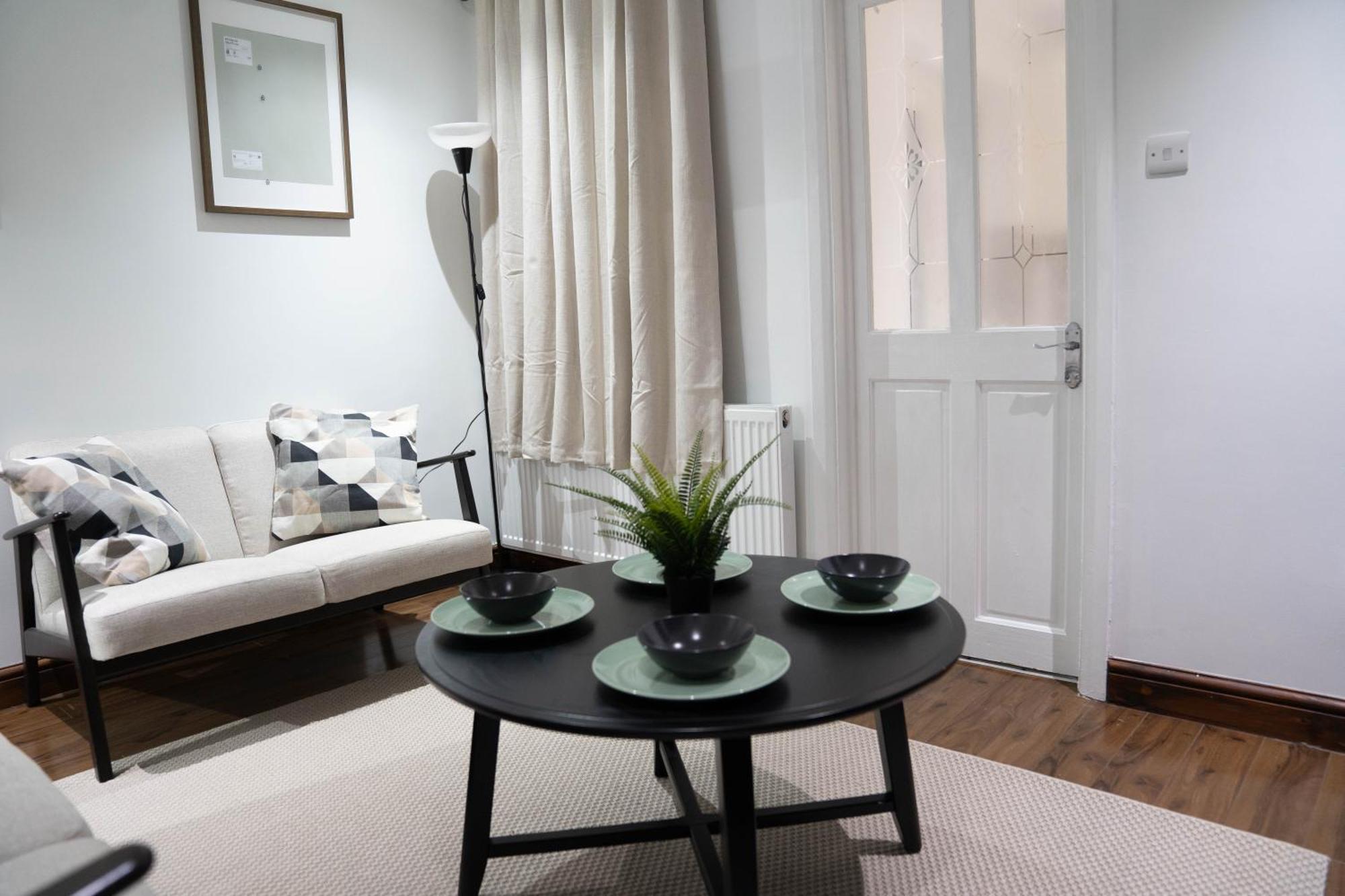 Leilighet Modern, Cozy 3-bed House In Perfect For Families, Contractors And Groups! London