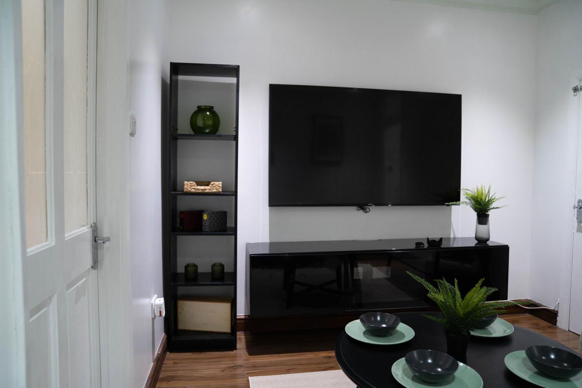 Modern, Cozy 3-bed House In Perfect For Families, Contractors And Groups! Leilighet