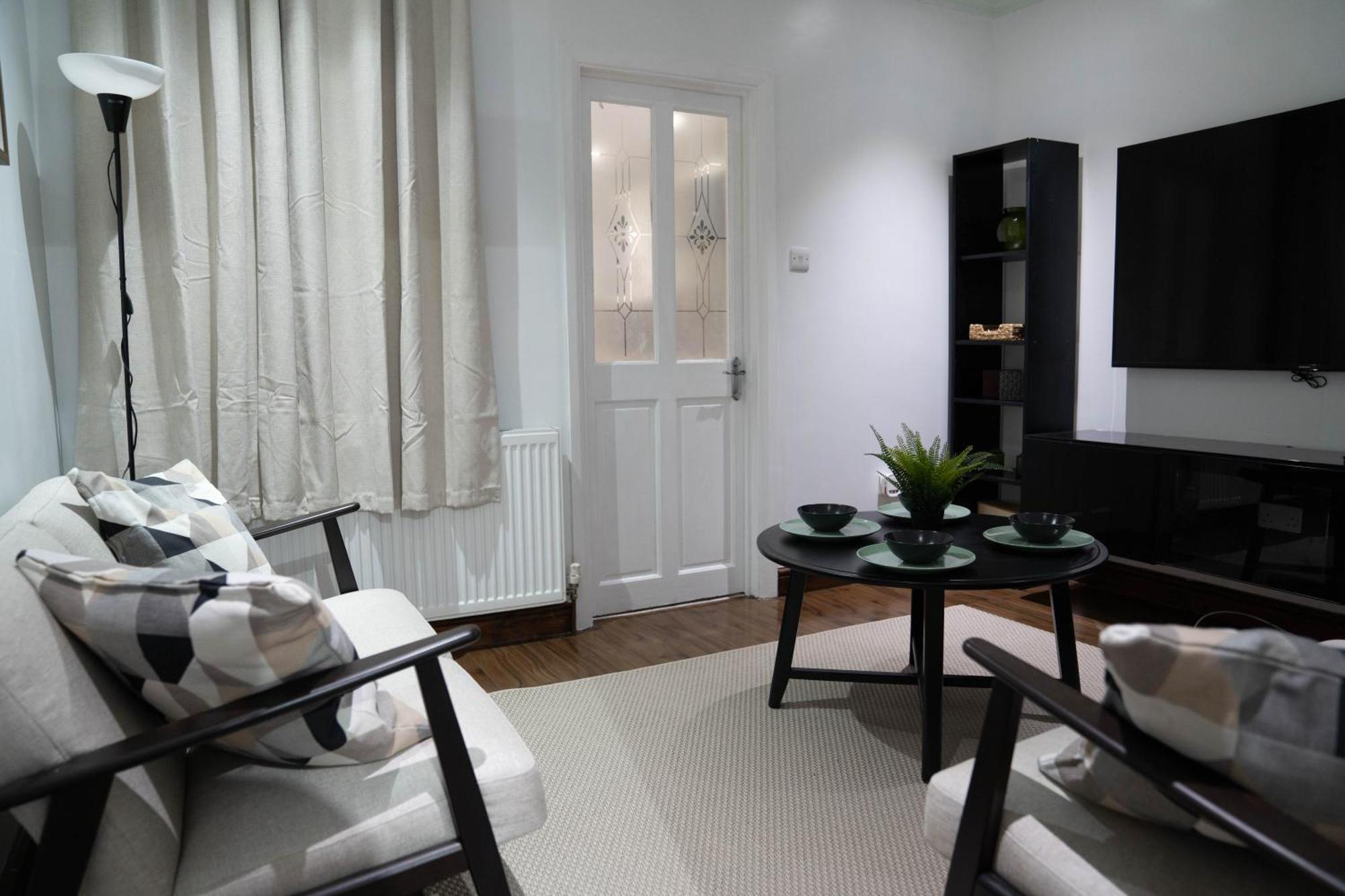 Modern, Cozy 3-bed House In Perfect For Families, Contractors And Groups! Leilighet *