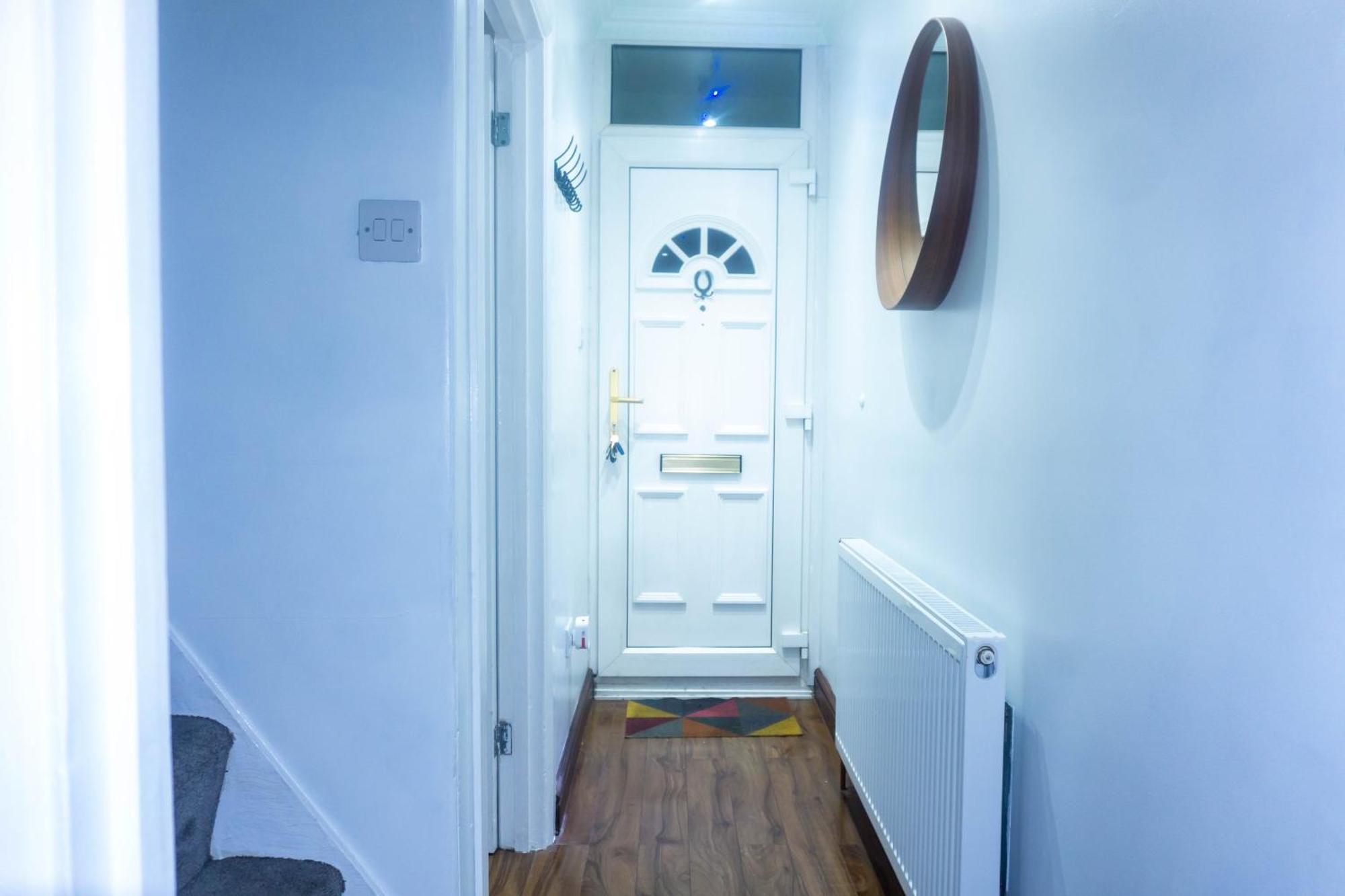Leilighet Modern, Cozy 3-bed House In Perfect For Families, Contractors And Groups! London