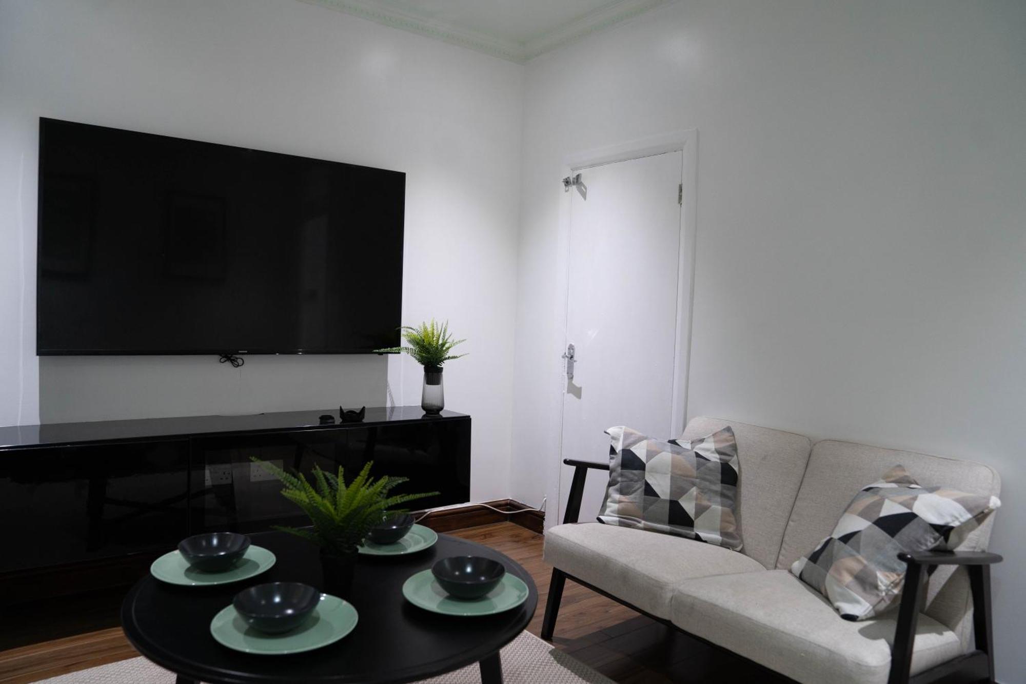 Modern, Cozy 3-bed House In Perfect For Families, Contractors And Groups! Leilighet *
