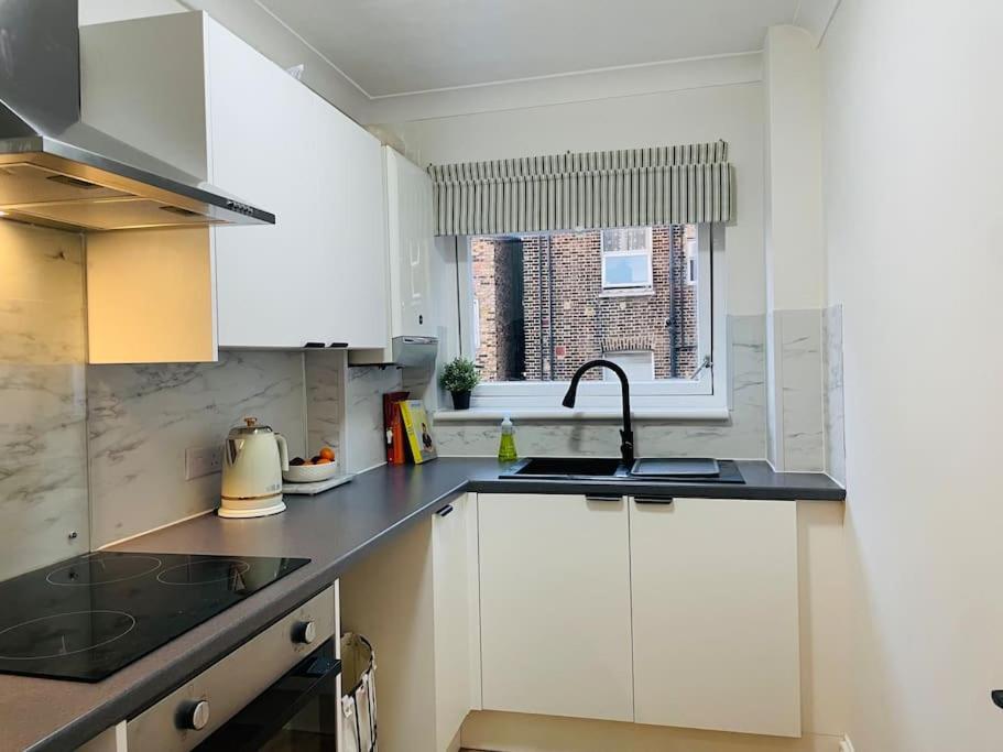 Bright Newly Refurbished * London