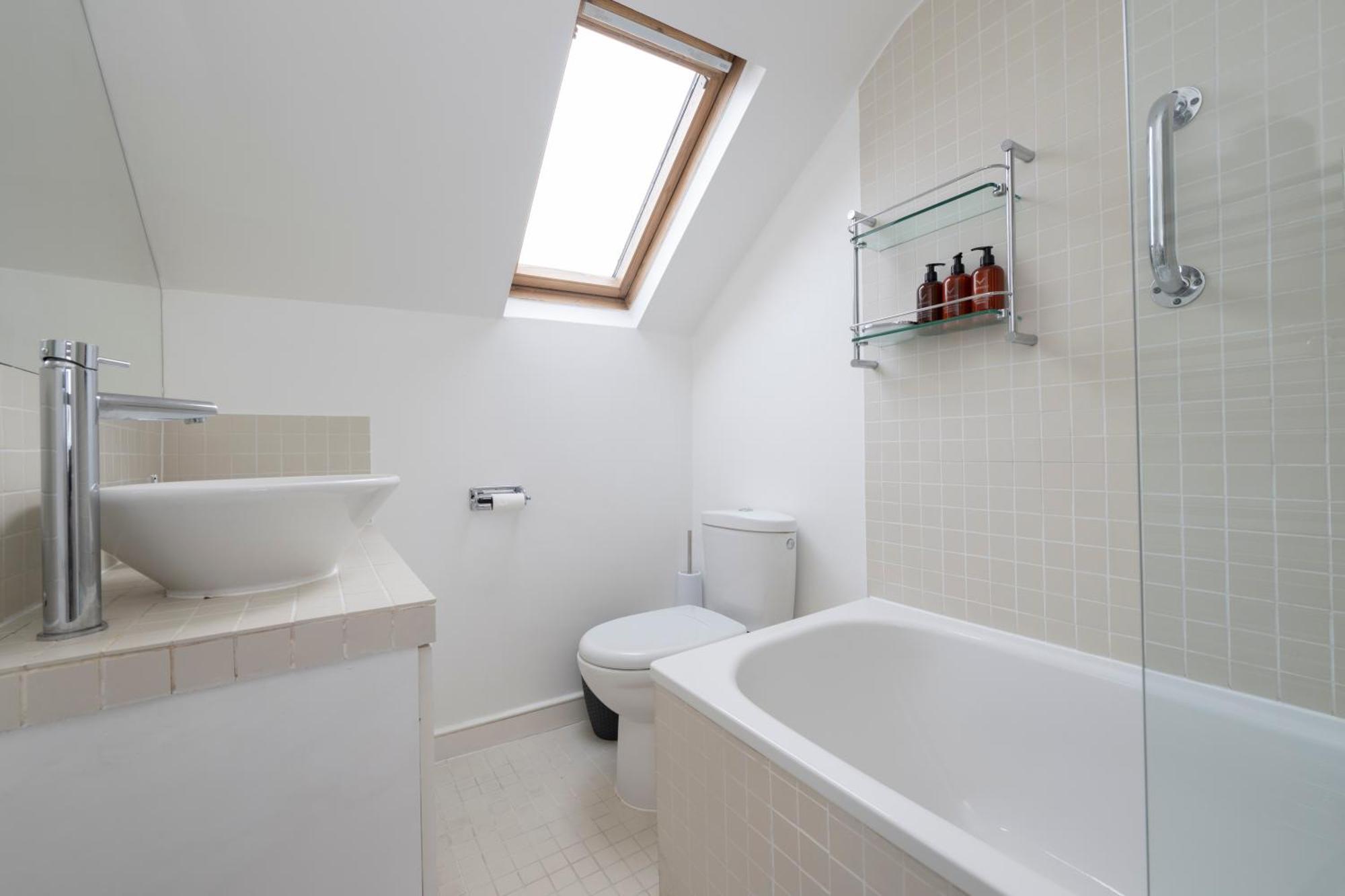 Apartment Fulham Spacious & Luxe House With Parking & Garden London