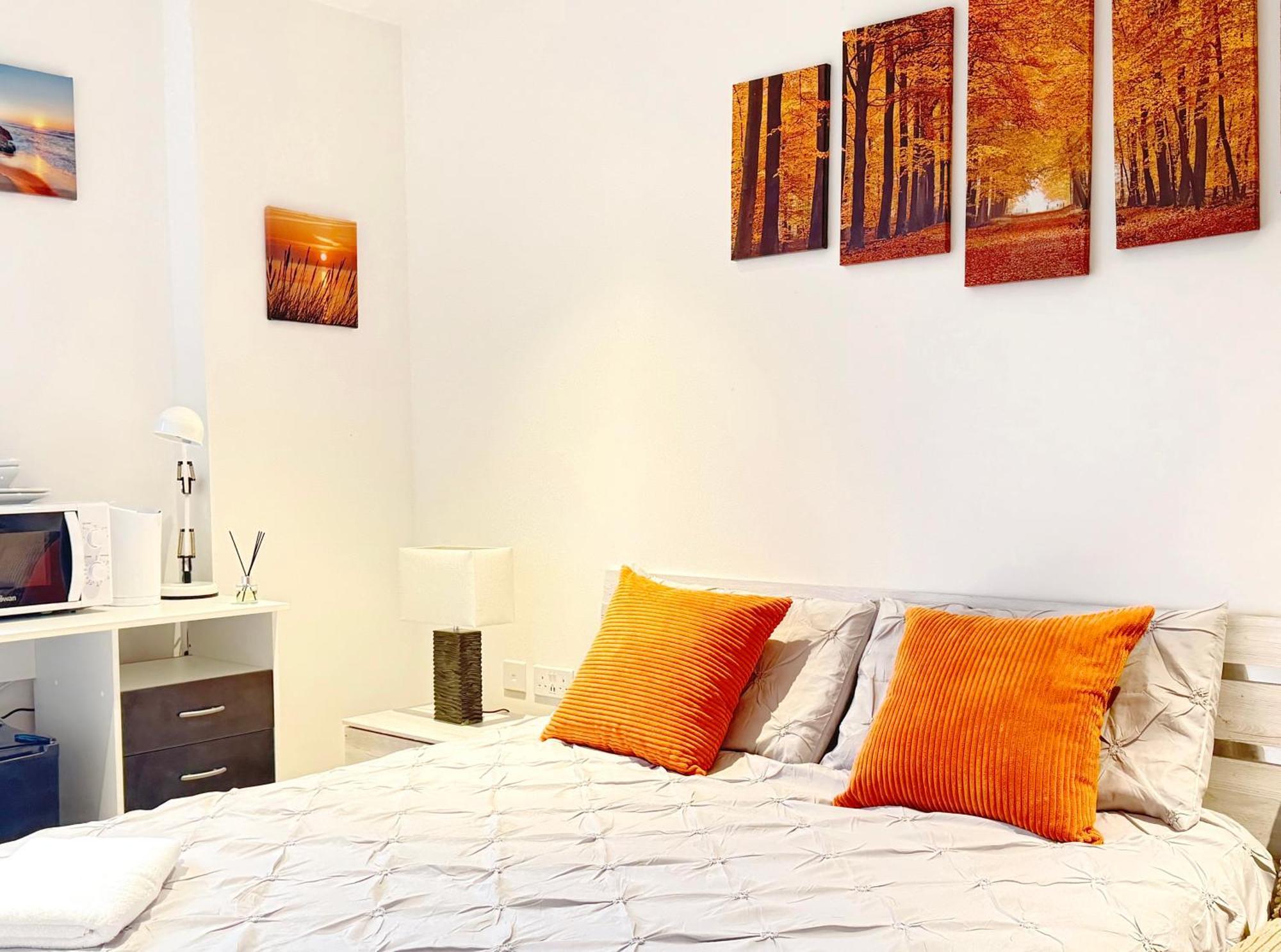 A Brand New Flat With 3 Bedrooms & 3 Baths In Zone 1 Angel For Max 9 Ppl *