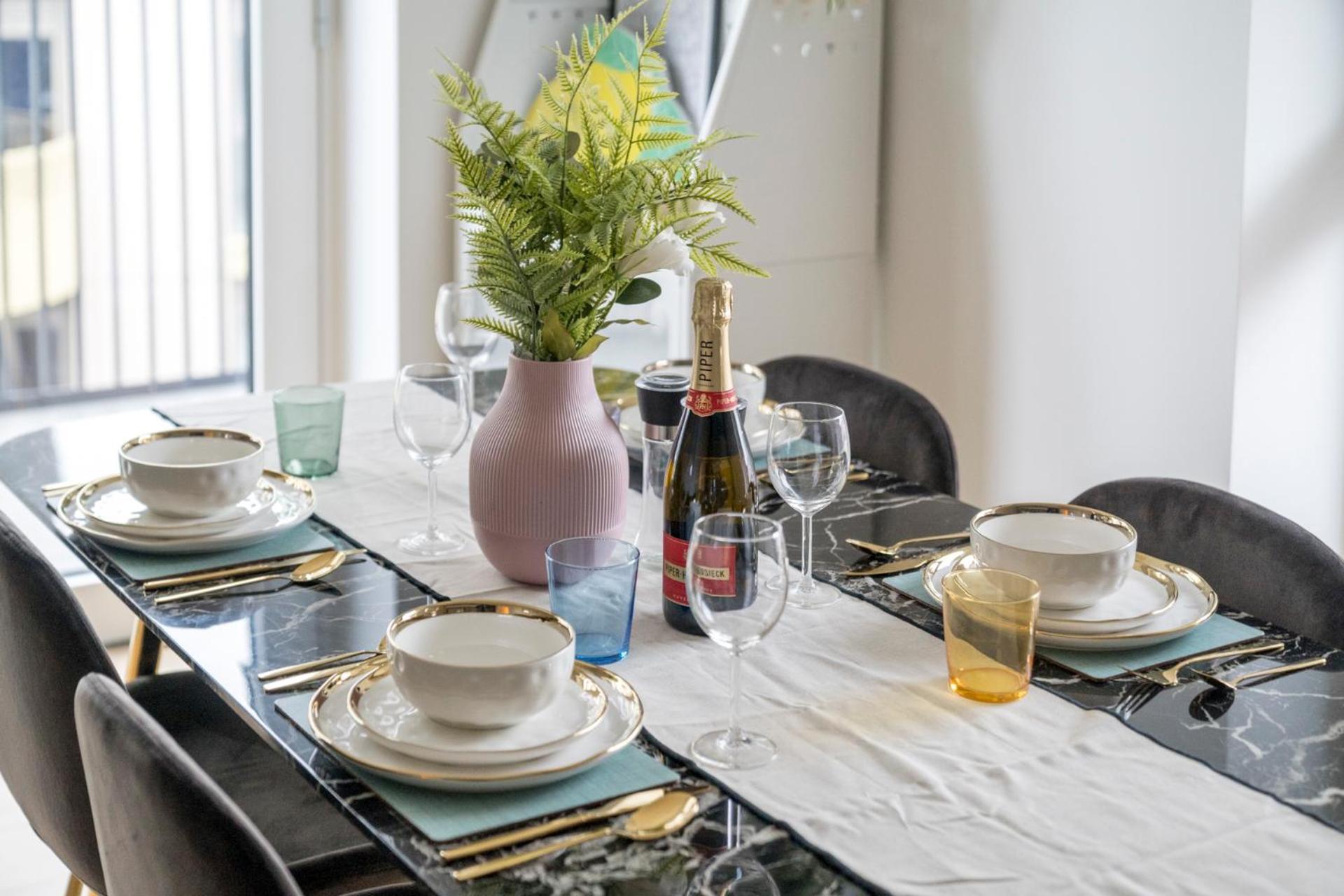 Apartment 2 Bedroom Westfield Near