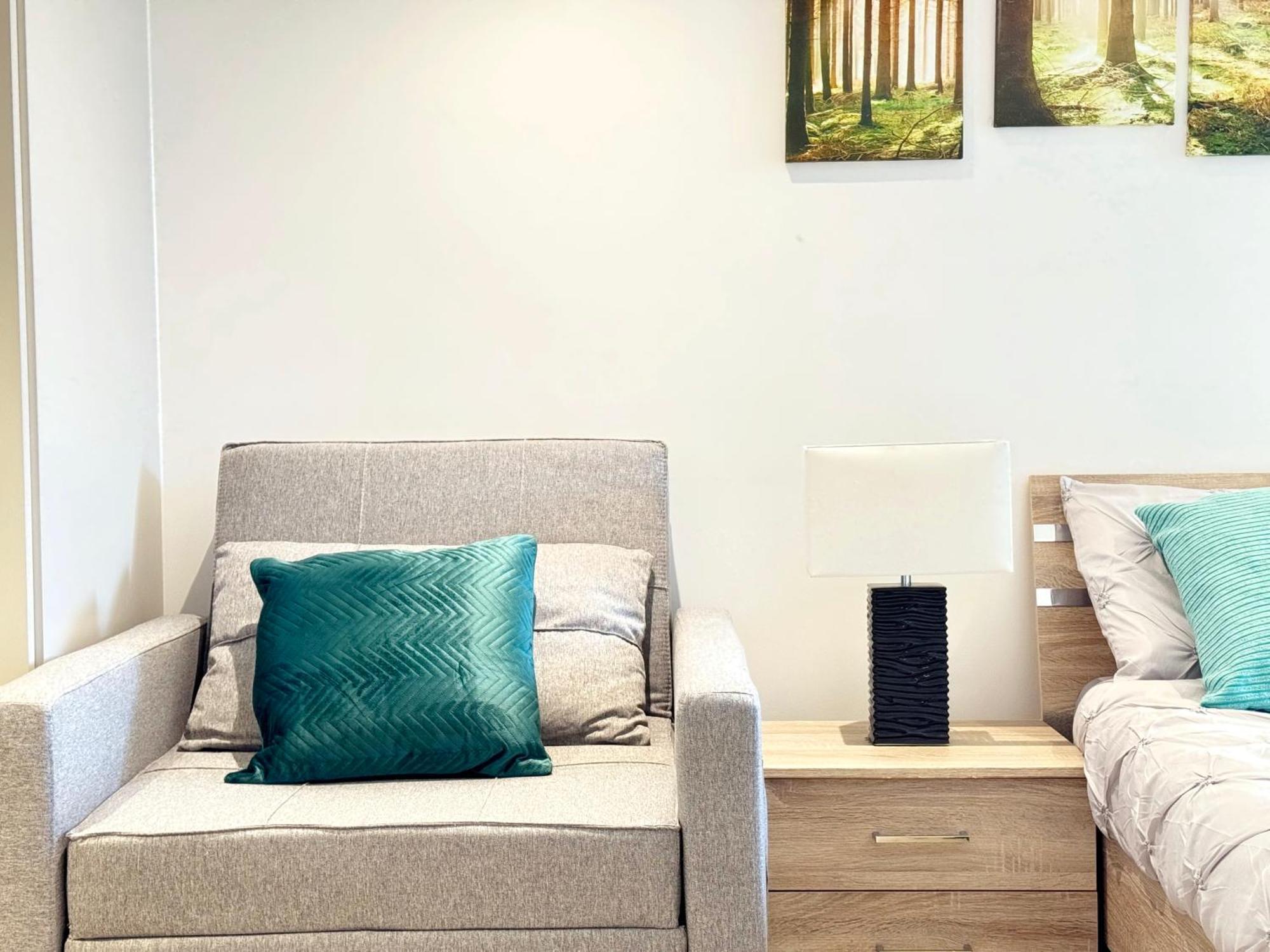 Homestay A Brand New Flat With 3 Bedrooms & 3 Baths In Zone 1 Angel For Max 9 Ppl London