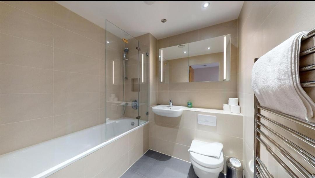 Fully Furnished 2 Bedroom Canning Town Close To 02 Arena, Canary Wharf With Free Parking Apartment