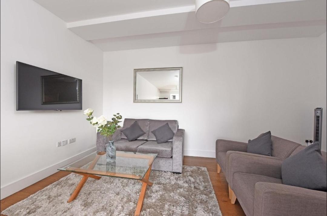 Fully Furnished 2 Bedroom Canning Town Close To 02 Arena, Canary Wharf With Free Parking * London