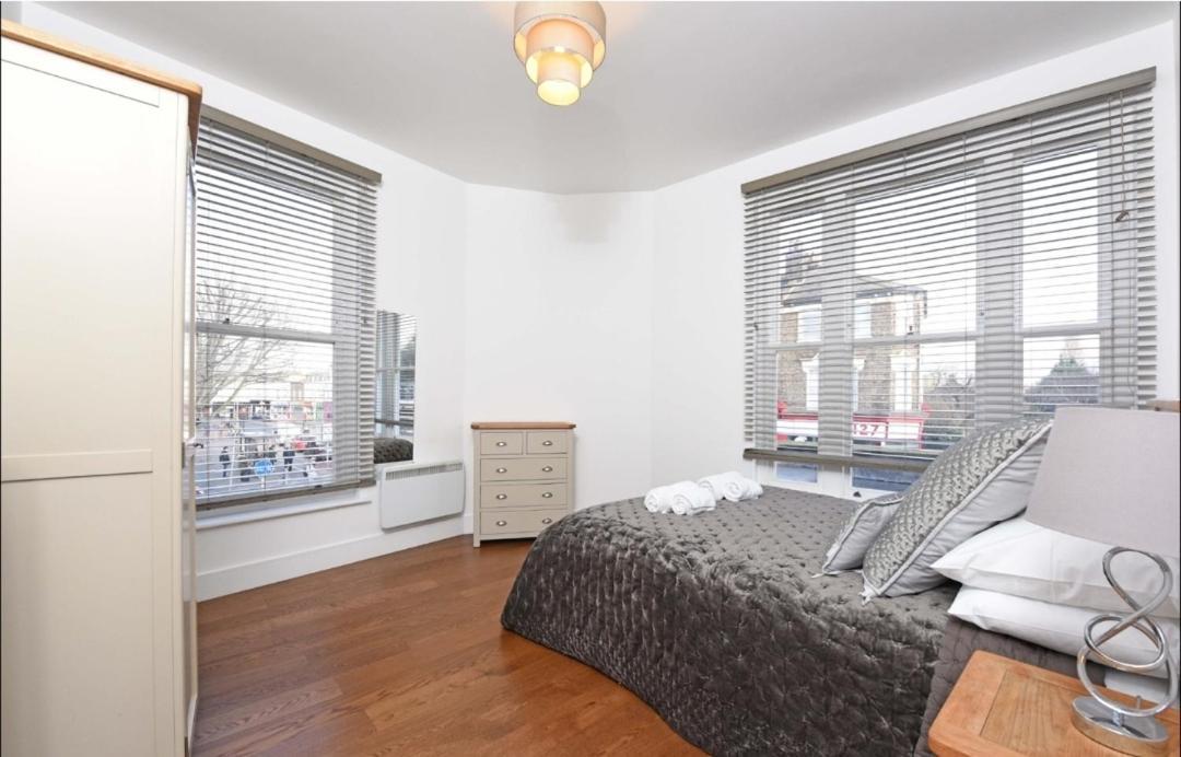 Apartment Fully Furnished 2 Bedroom Canning Town Close To 02 Arena, Canary Wharf With Free Parking *