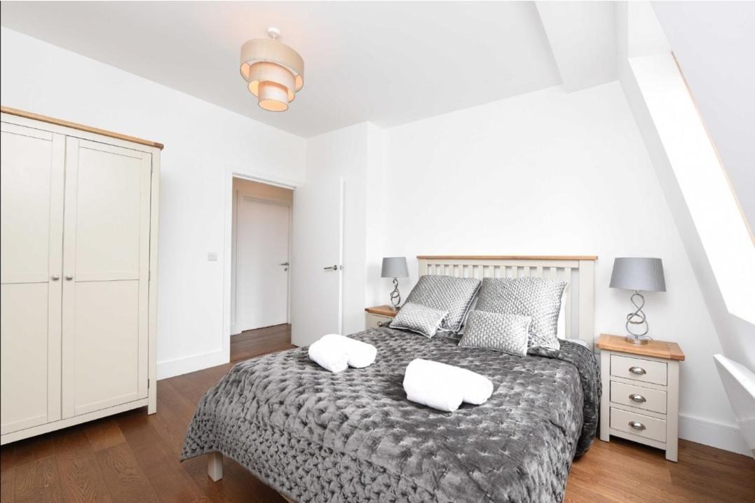 Fully Furnished 2 Bedroom Canning Town Close To 02 Arena, Canary Wharf With Free Parking * London