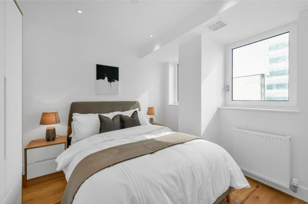 Fully Furnished 2 Bedroom Canning Town Close To 02 Arena, Canary Wharf With Free Parking Apartment