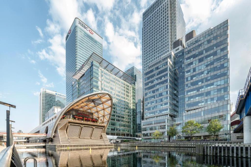 Fully Furnished 2 Bedroom Canning Town Close To 02 Arena, Canary Wharf With Free Parking Apartment *