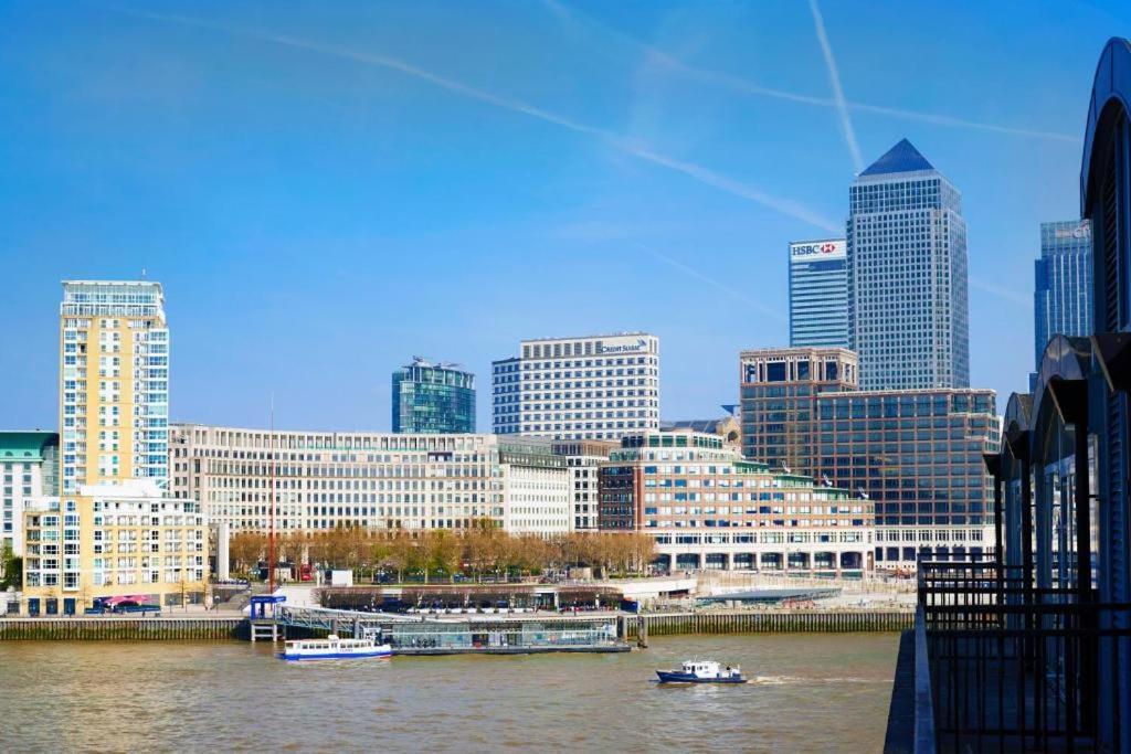 Apartment Fully Furnished 2 Bedroom Canning Town Close To 02 Arena, Canary Wharf With Free Parking London