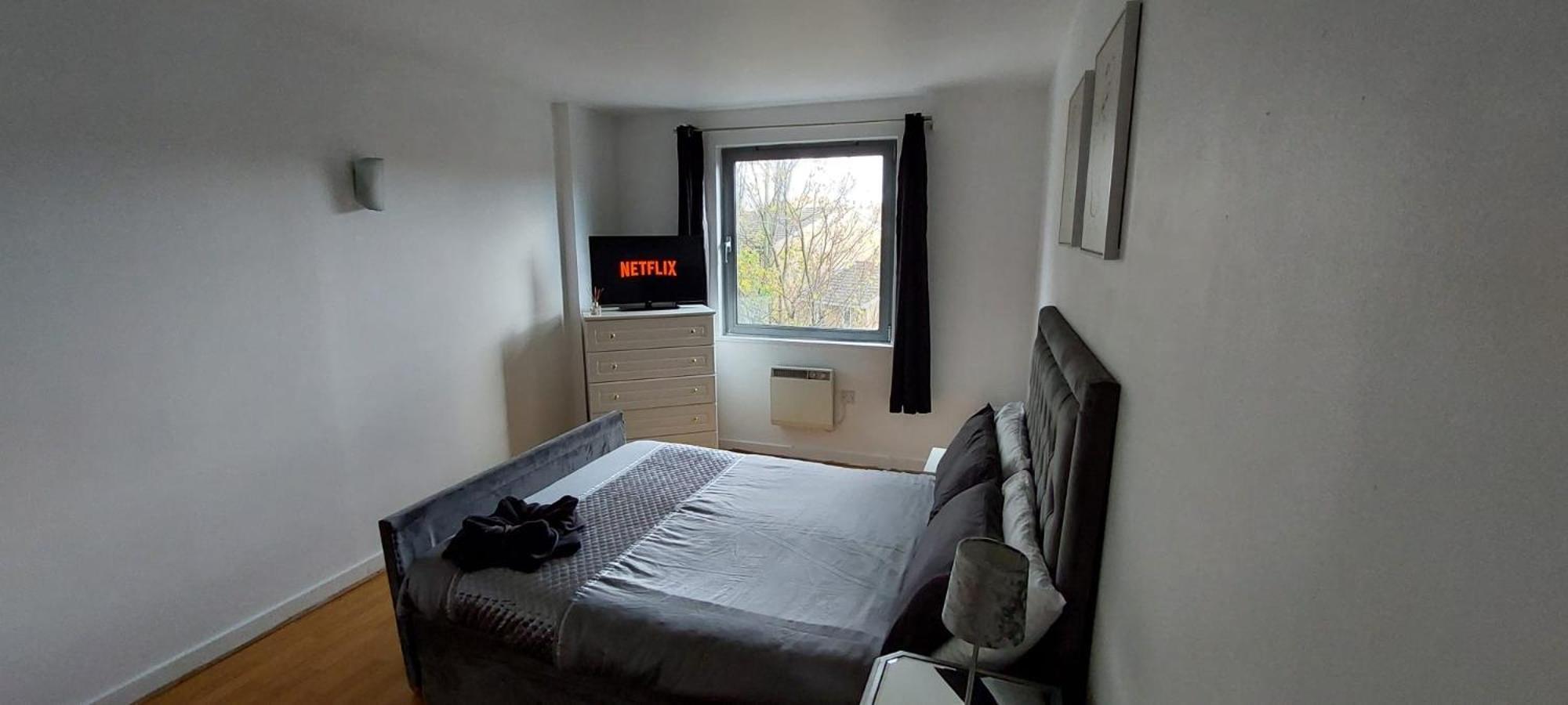 Charming 1bdr Serviced Condo! 4 Guests Pool N Free Parking * Londen