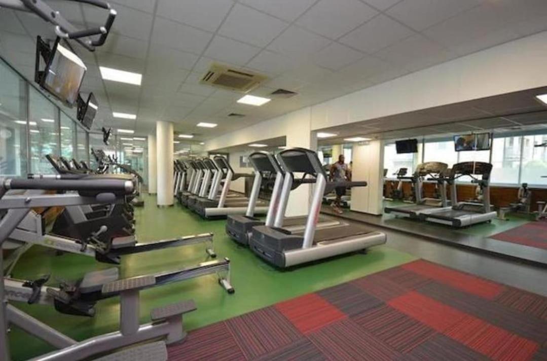 Apartment !! Londons Gem ! With Concierge Free Parking ! Gym N Heated Pool ! Restaurants ! Shops ! Great Value ! Weekend Deals Inclusive !! *